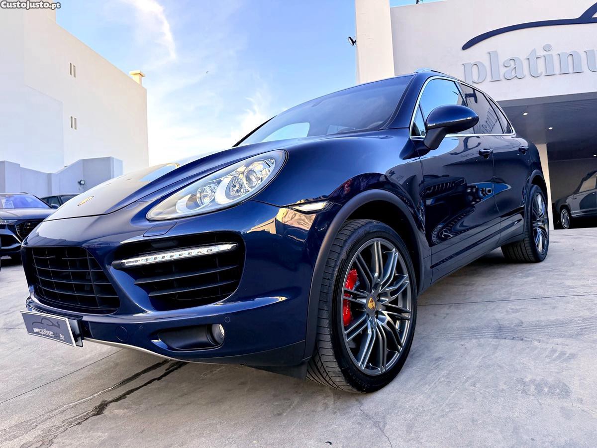 Porsche Cayenne Turbo — fotografia 3