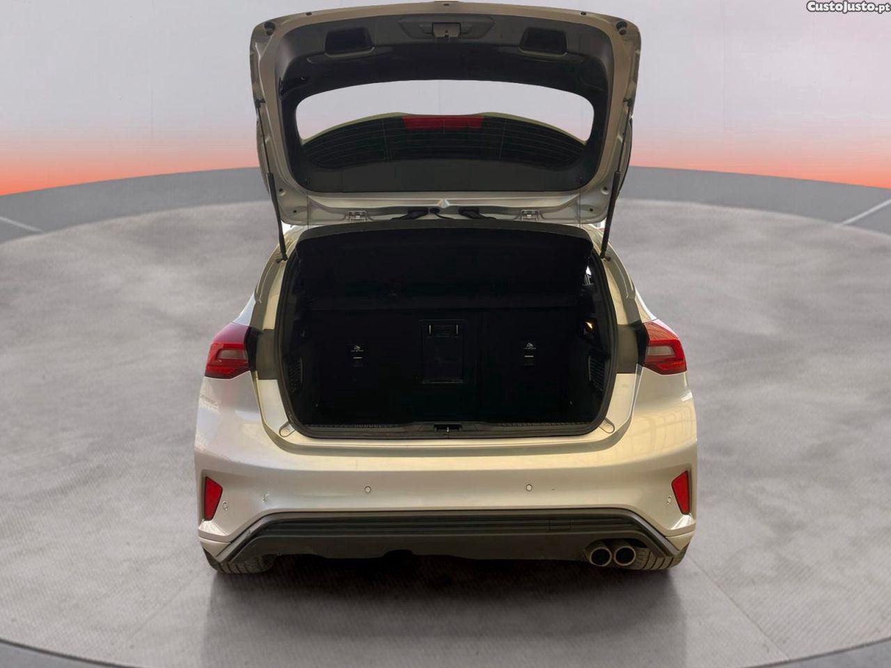 Ford Focus 1.0 EcoBoost MHEV ST-Line — fotografia 11