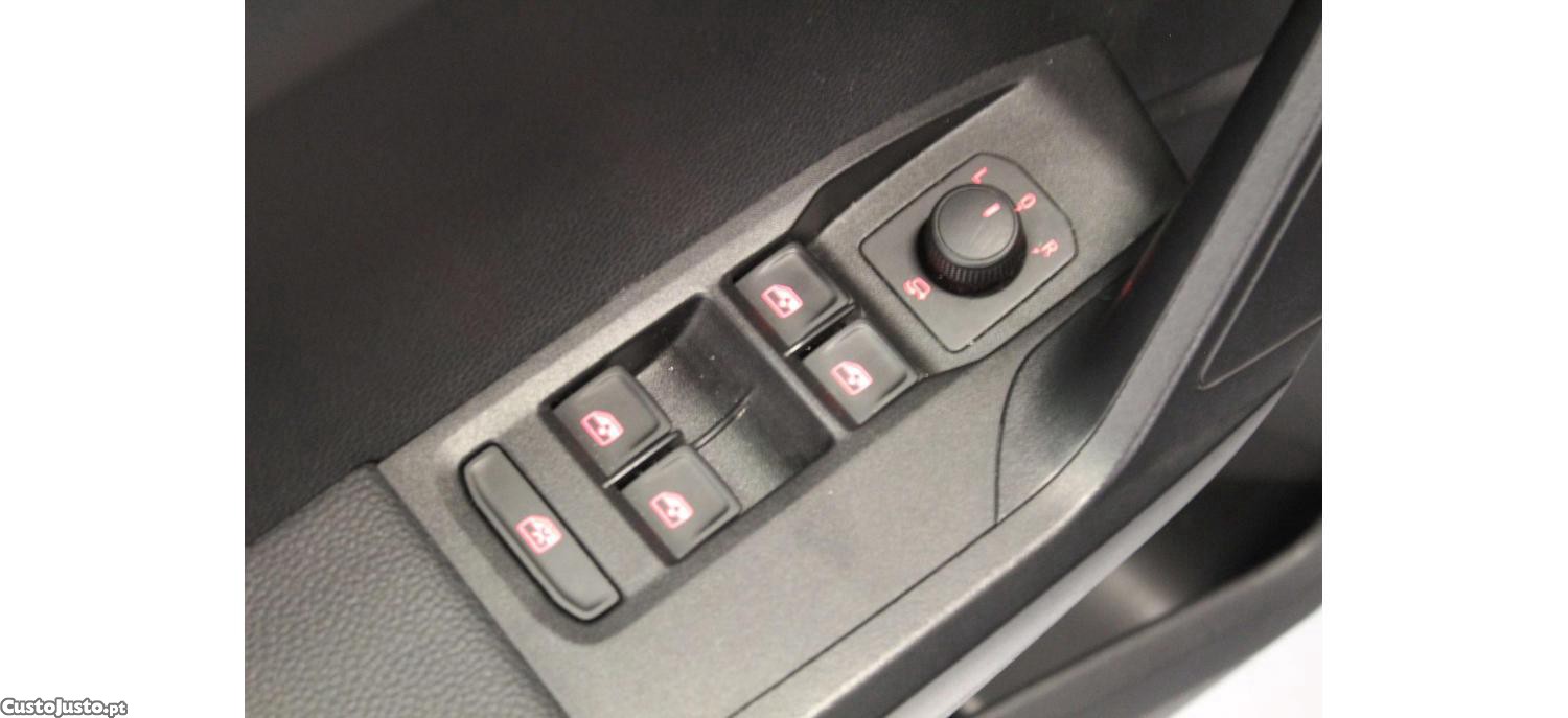 SEAT Arona 1.0 TSI Style 95cv — fotografia 13