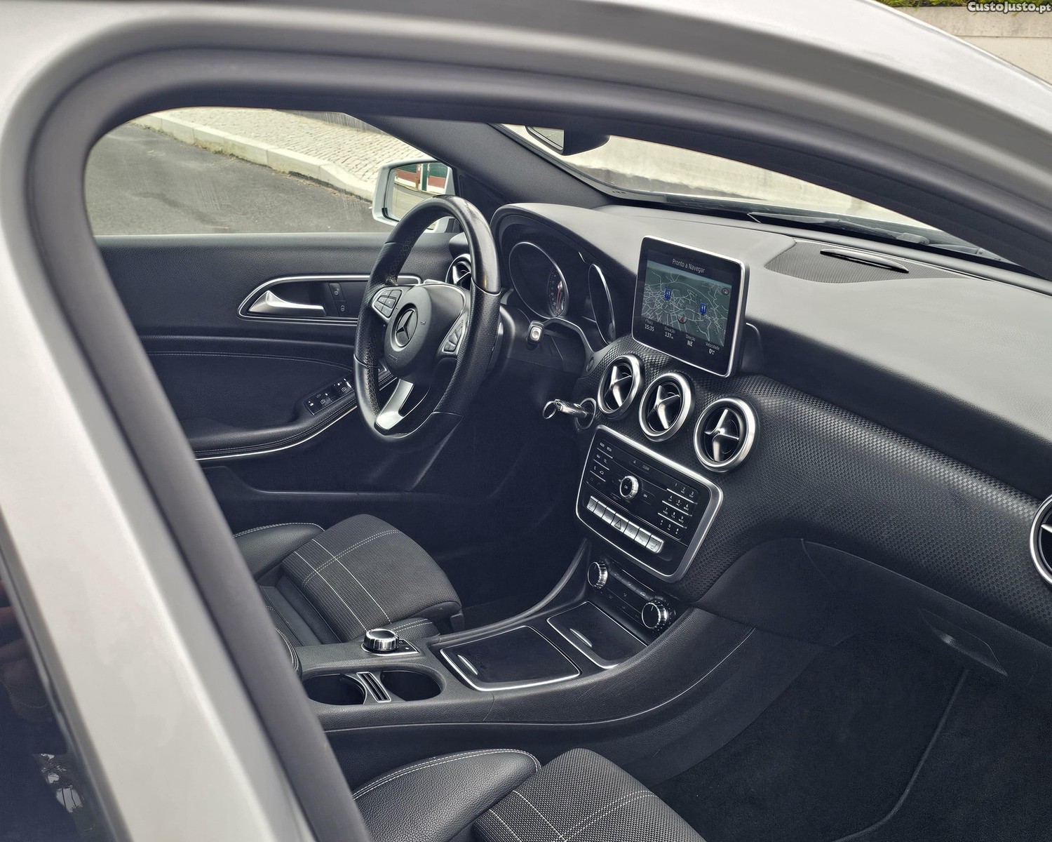 Mercedes-Benz A 200 7G-DCT urban — fotografia 5
