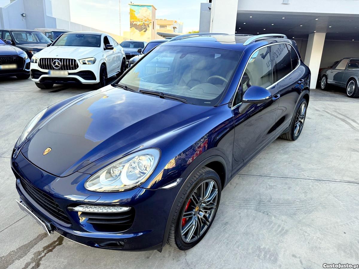 Porsche Cayenne Turbo — fotografia 2