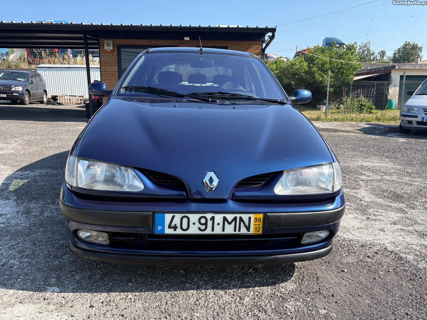 Renault Mégane 1.4 Symbol — fotografia 18