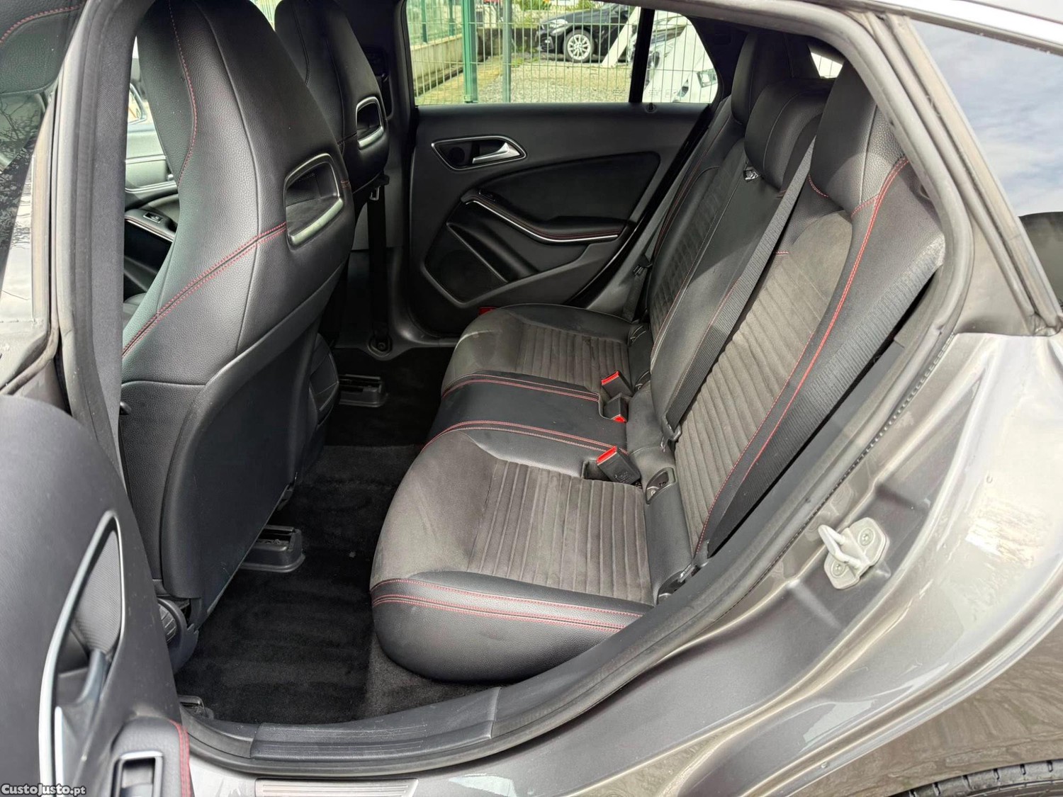 Mercedes-Benz CLA 200 D Shooting Brake AMG Line — fotografia 4
