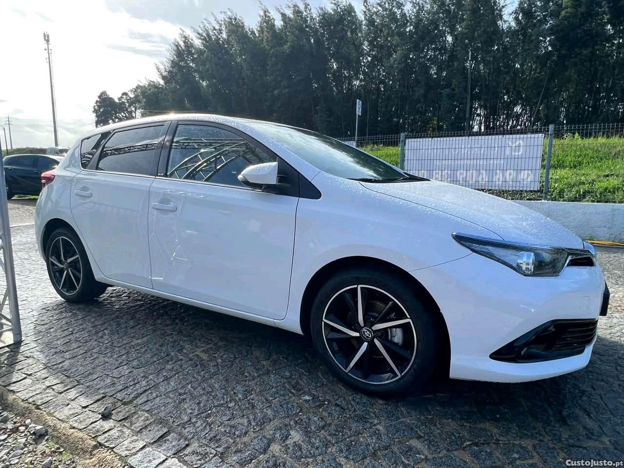 Toyota Auris 1.2 Turbo — fotografia 5
