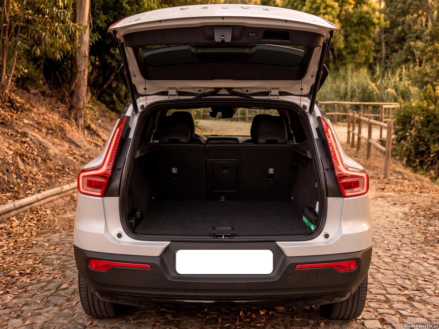 Volvo XC40 t5 Plug-in Recharge R-Design (262 CV) - 22 — photo 3