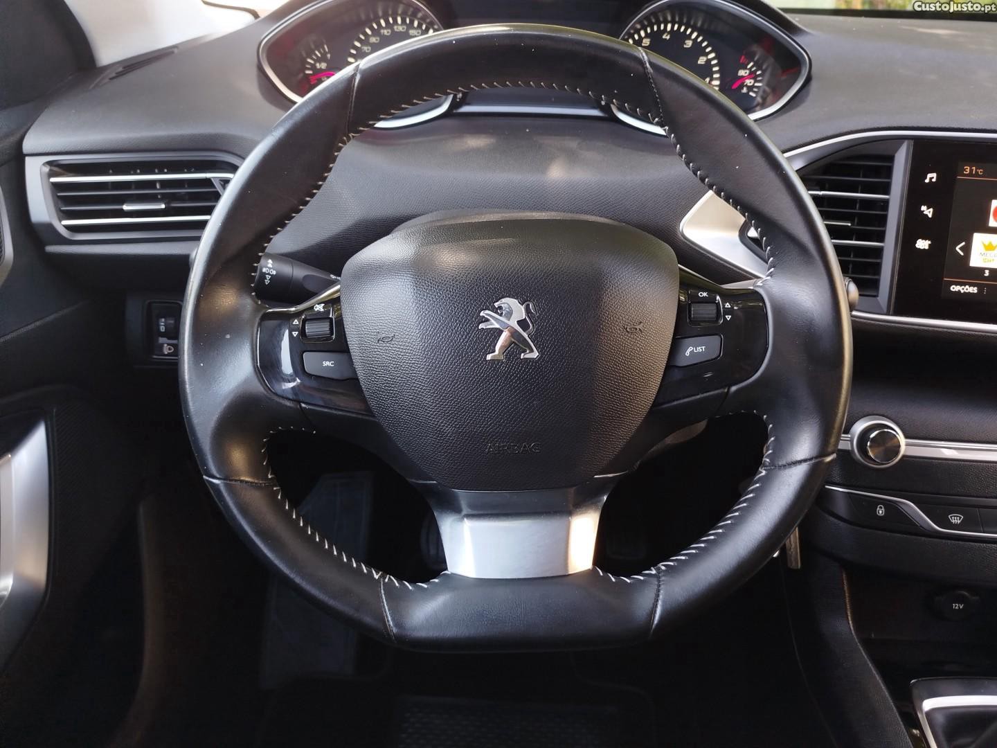 Peugeot 308 1.2 PureTech Style — fotografia 18