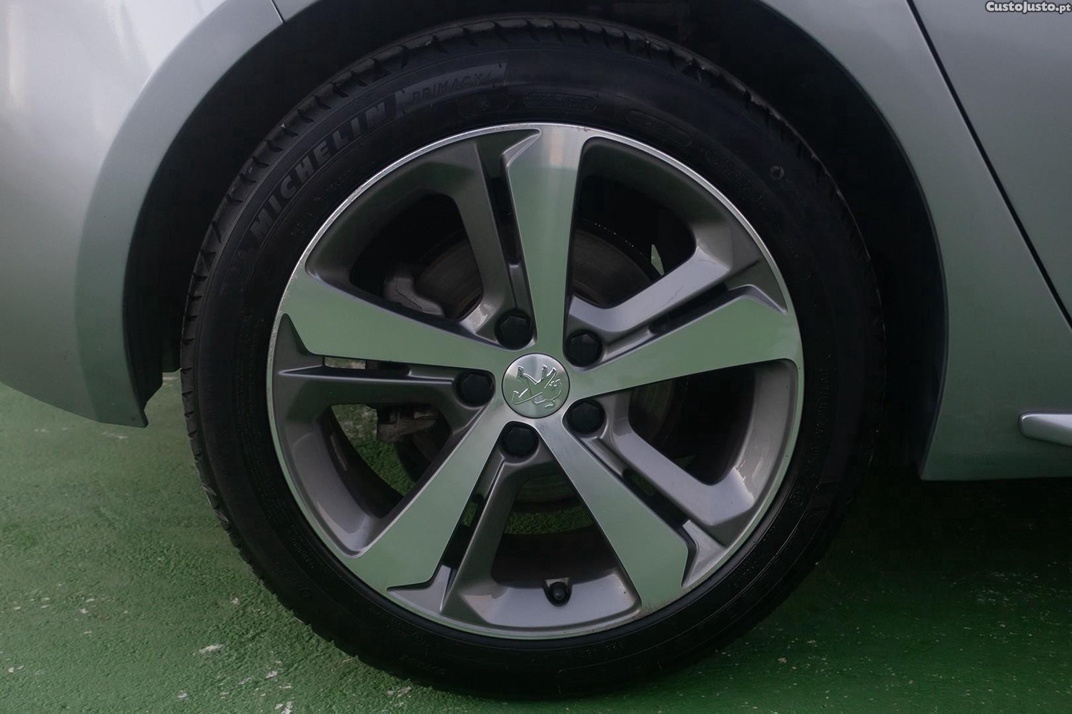 Peugeot 308 1.5 BlueHDi GT Line — fotografia 18