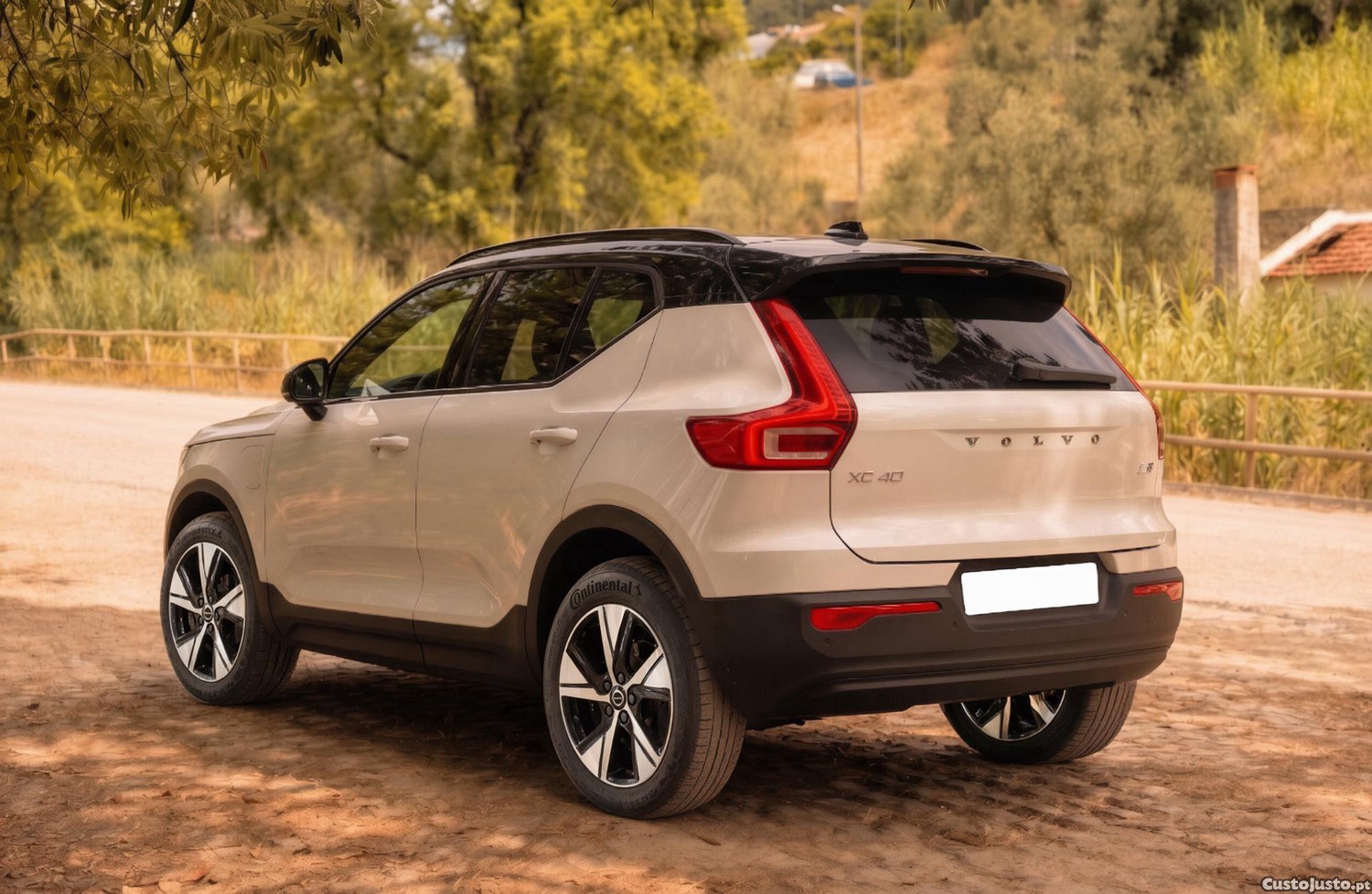 Volvo XC40 t5 Plug-in Recharge R-Design (262 CV) - 22 — photo 2