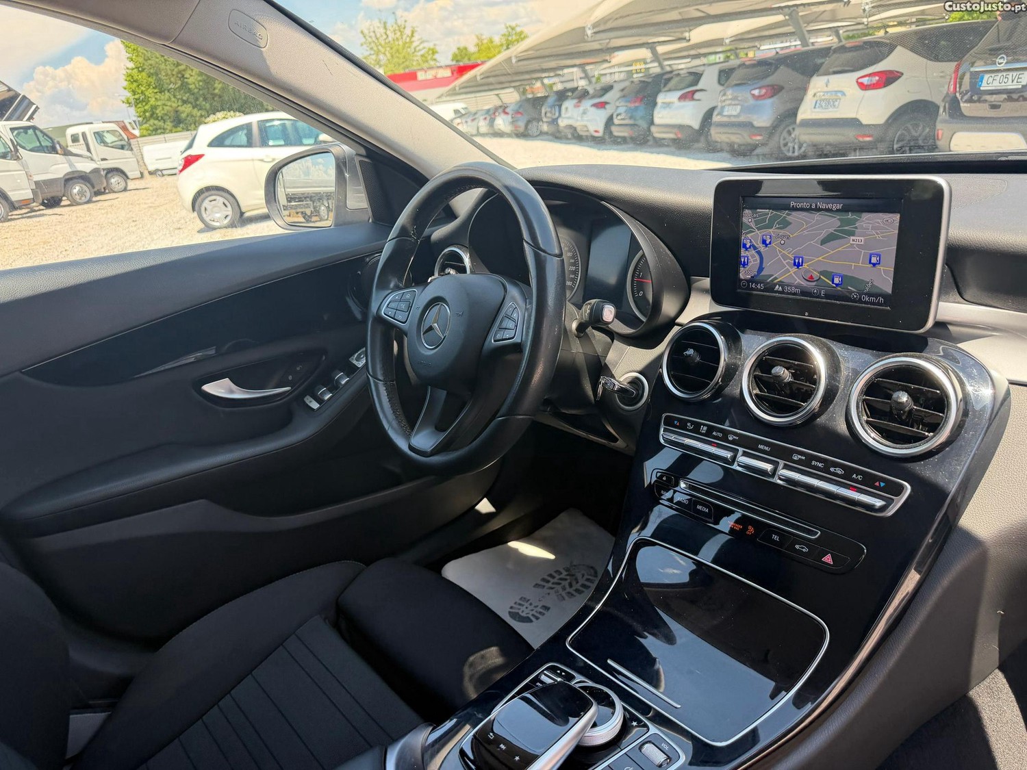 Mercedes-Benz C 220 d Avantgarde Aut. — fotografia 6