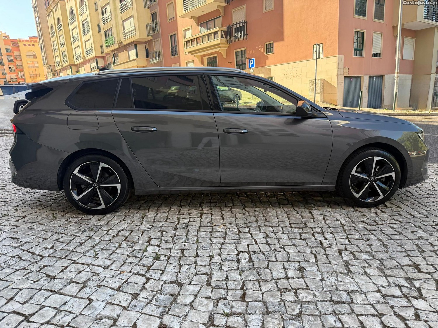 Opel Astra Sports Tourer 1.5 D Elegance — photo 4