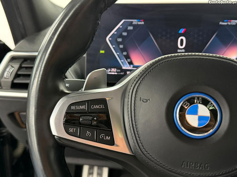 BMW 330 e Touring Pack M Aut — fotografia 11