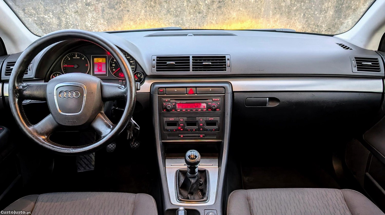Audi A4 1.9 TDI Ambiente - Muito Bom - Oportunidade! — fotografia 10