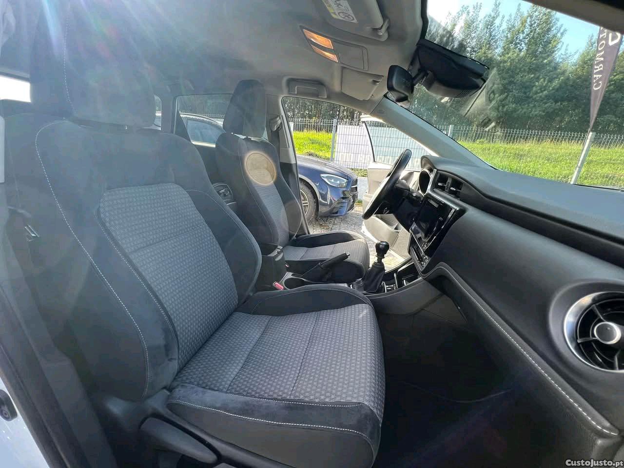 Toyota Auris 1.2 Turbo — fotografia 6