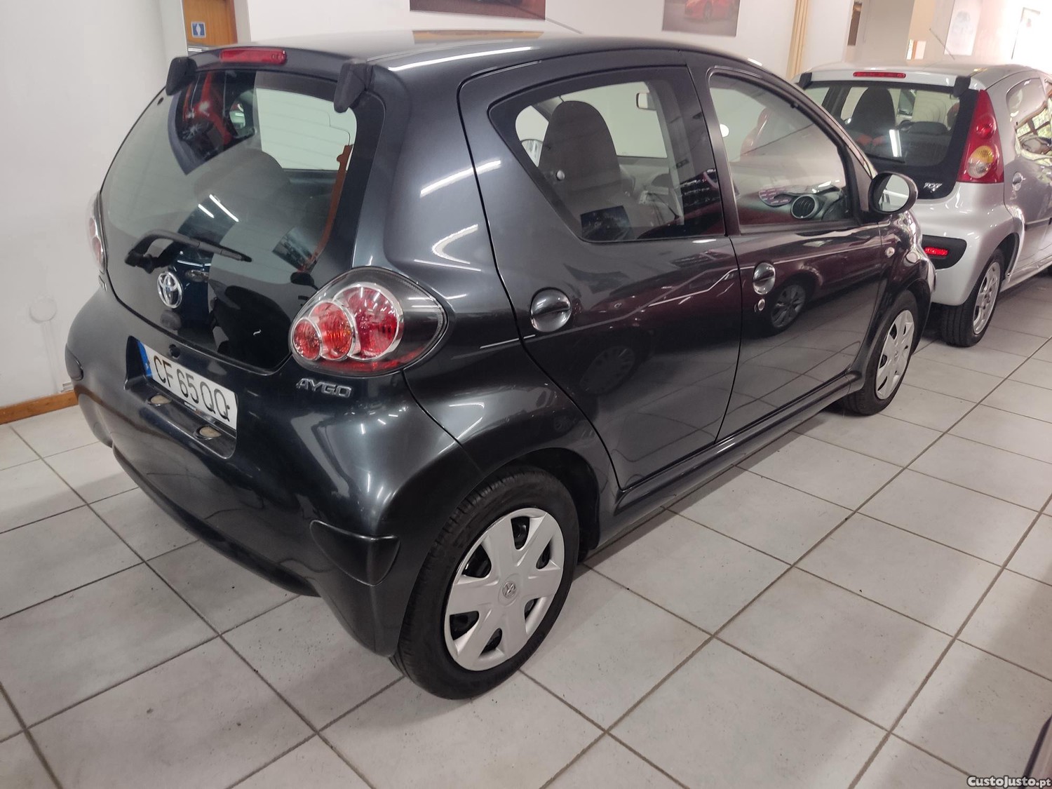 Toyota Aygo 1.0 caixa automática 125000 km - 09 — photo 2