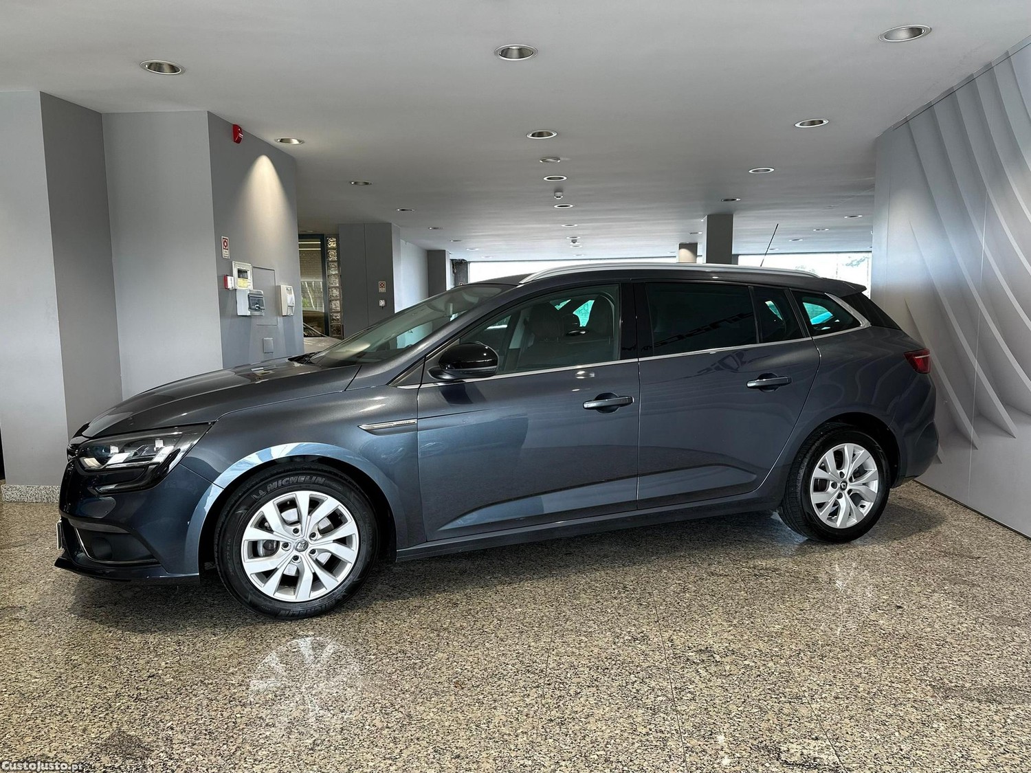 Renault Mégane 1.5 Blue dCi Limited - 18 — photo 4