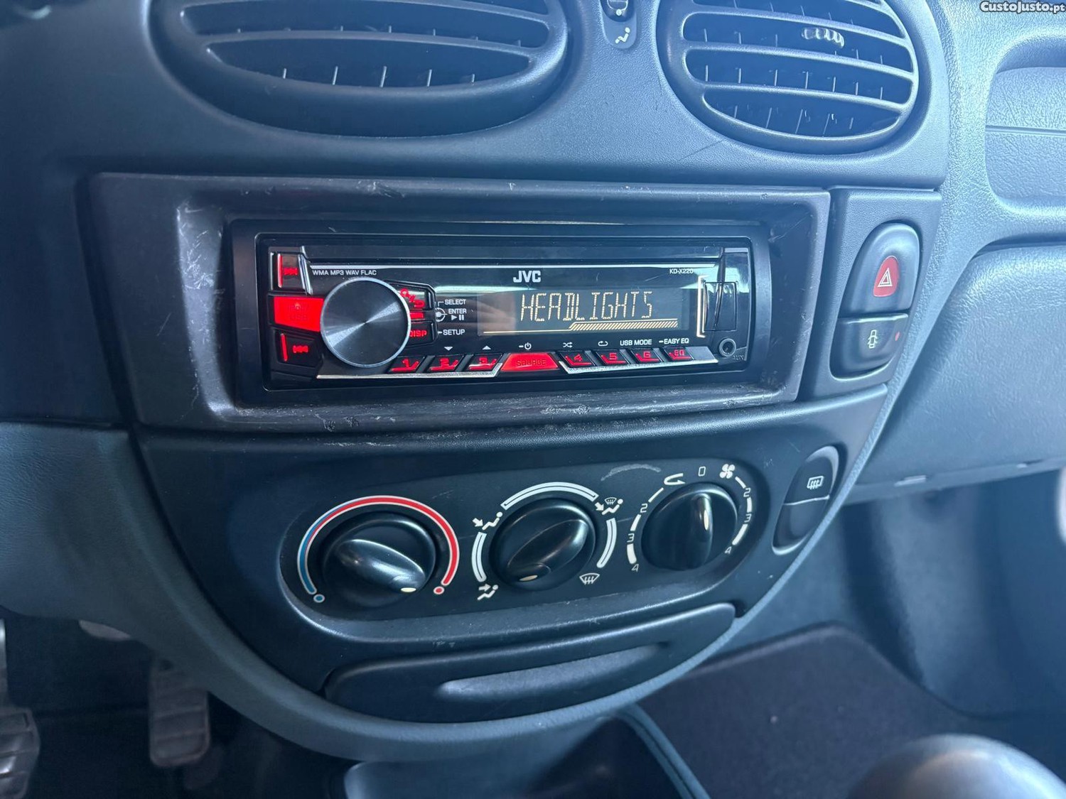Renault Mégane 1.4 Symbol — fotografia 5