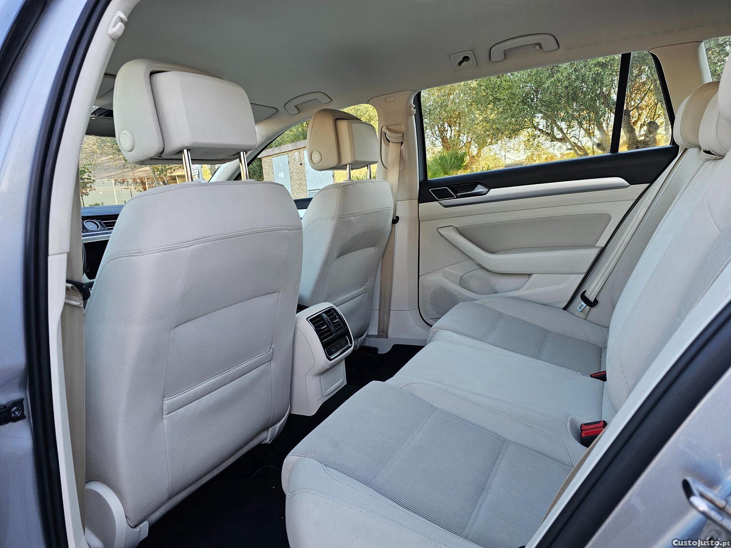 VW Passat Variant 2.0 TDi Confortline - 19 foto 3