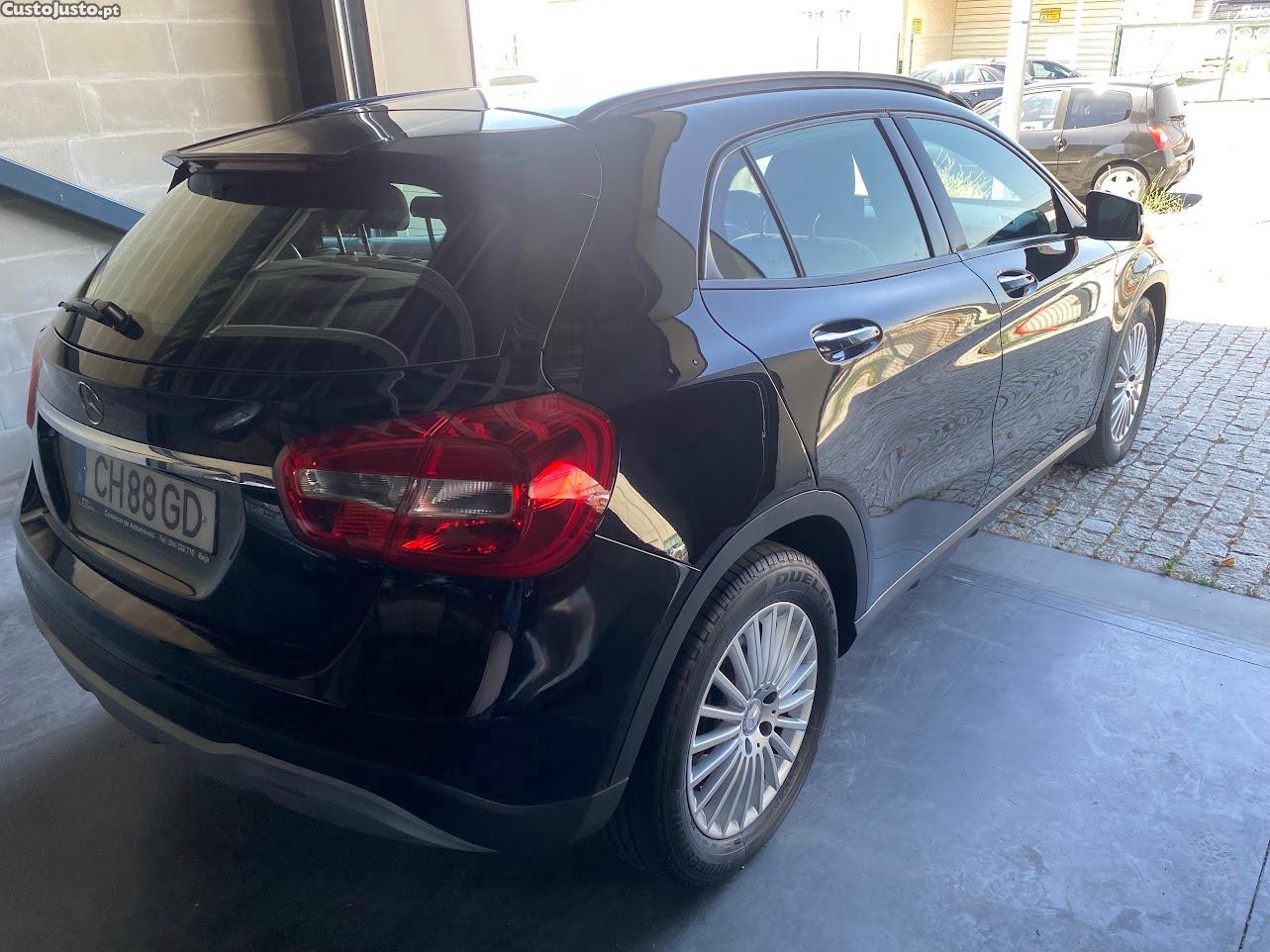 Mercedes-Benz GLA 180 Intuition — fotografia 5