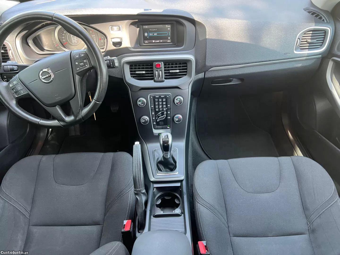 Volvo V40 2.0 d2 momentum — fotografia 9