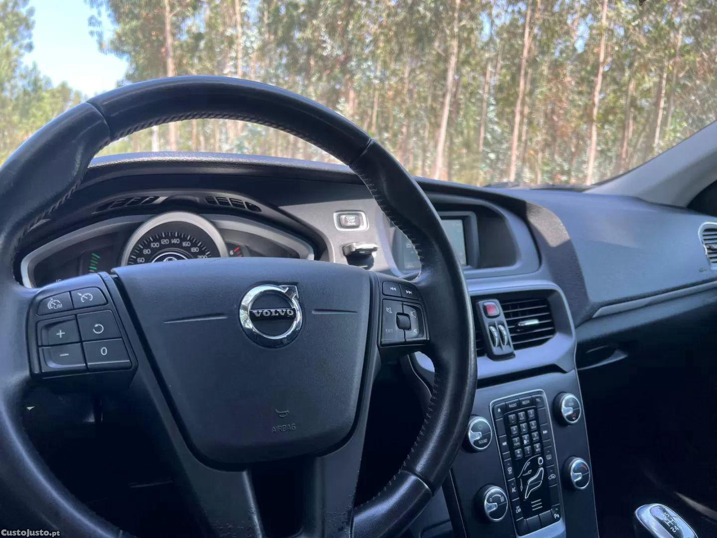 Volvo V40 2.0 d2 momentum — fotografia 13