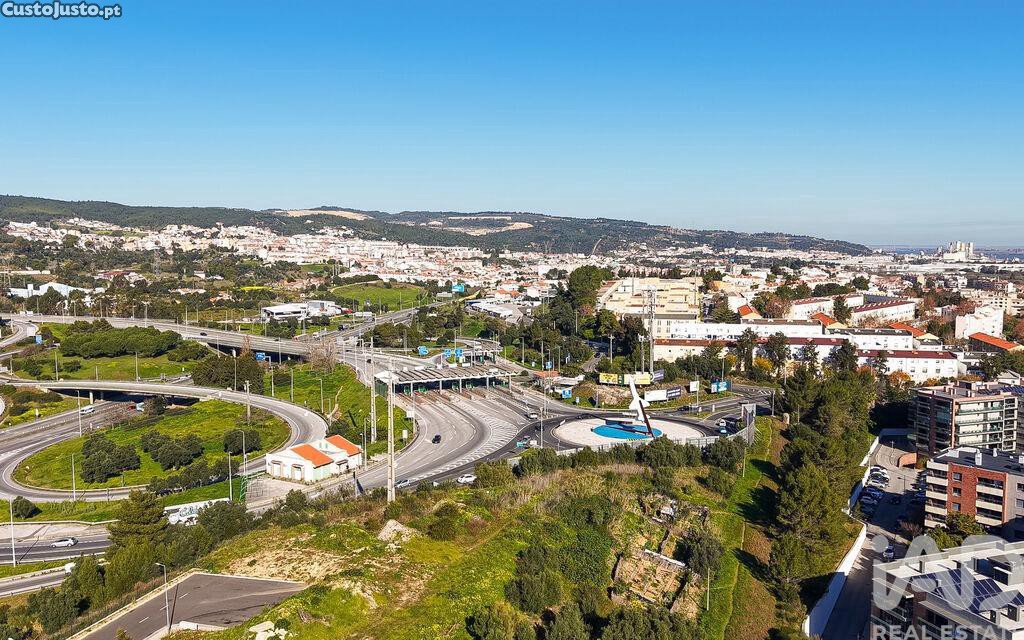 Property in Alverca do Ribatejo e Sobralinho, Vila Franca de Xira, Lisboa