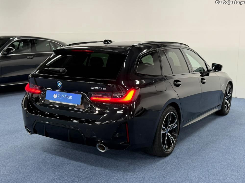 BMW 330 e Touring Pack M Aut — fotografia 16