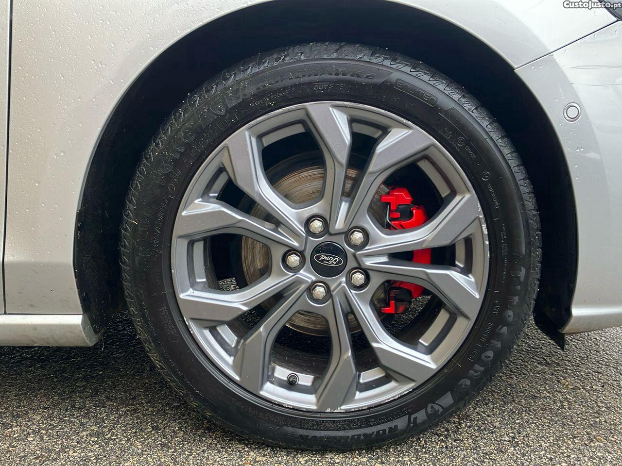 Ford Focus 1.0 EcoBoost MHEV ST-Line — fotografia 3