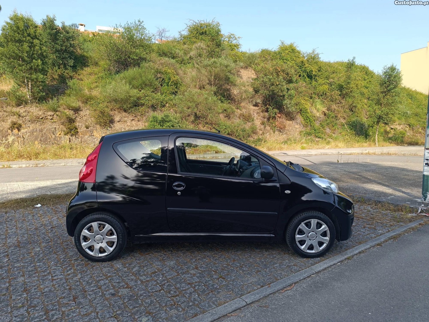 Peugeot 107 1.0Revisão completa (kit de embraiagem, velas, oleo e filtros novos) — fotografia 9
