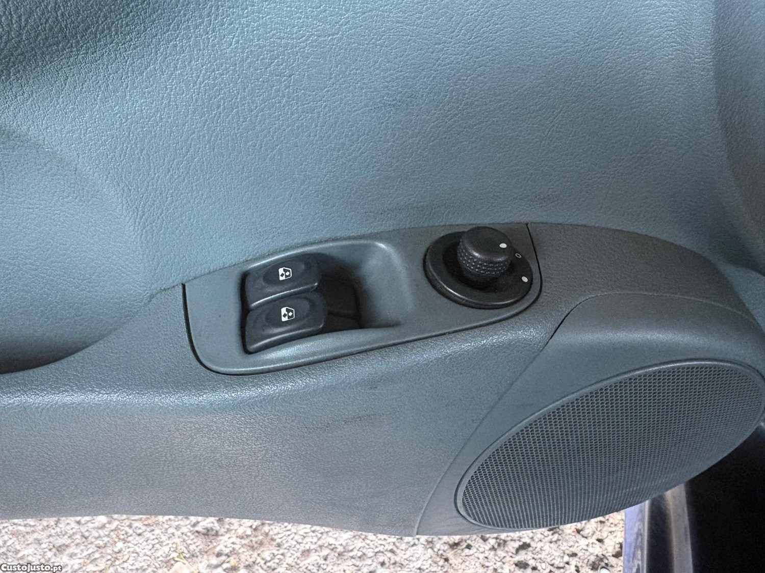 Renault Mégane 1.4 Symbol — fotografia 15