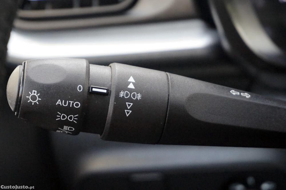 Citroën C3 1.2 PureTech Shine — fotografia 12