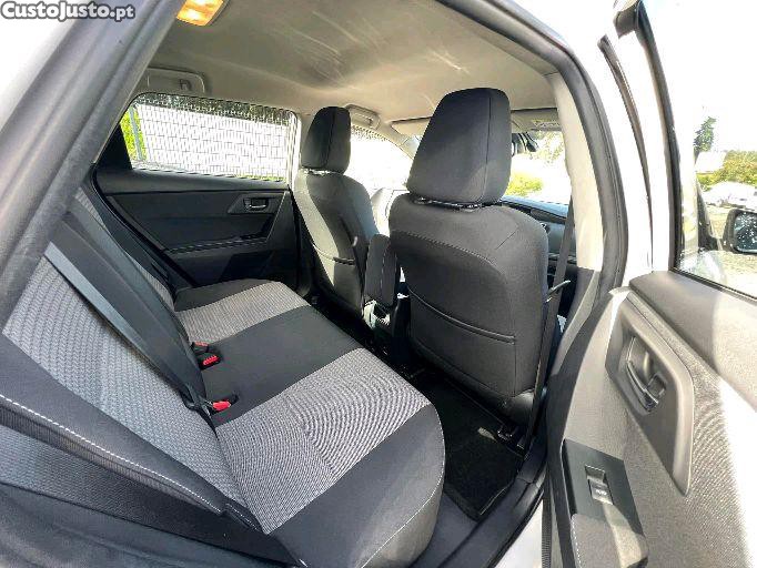 Toyota Auris 1.2 Turbo — fotografia 3