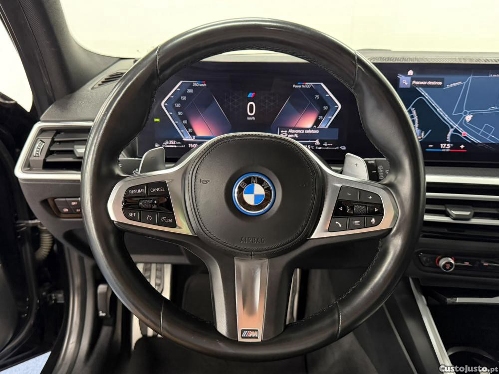 BMW 330 e Touring Pack M Aut — fotografia 13