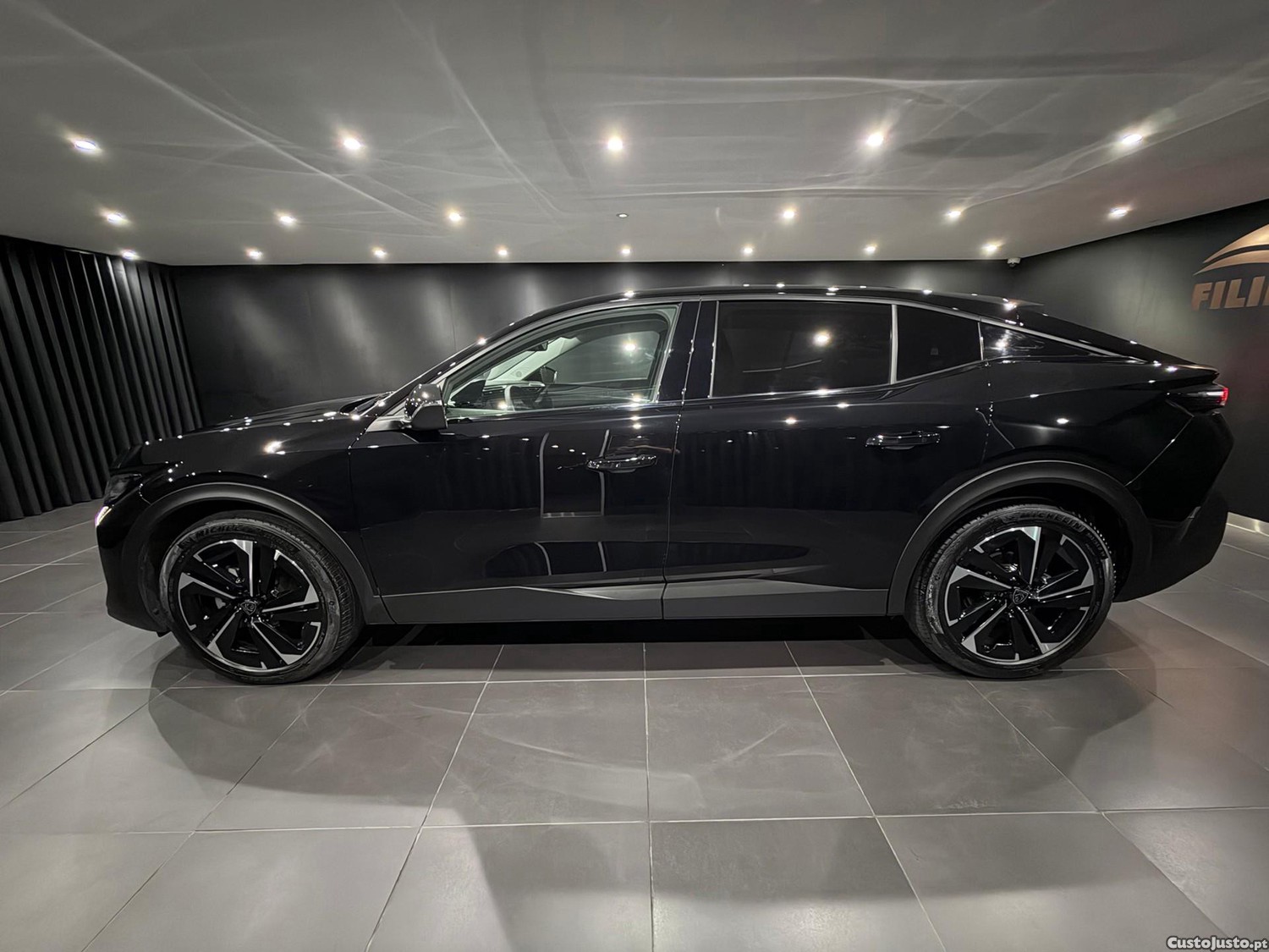 Peugeot  1.2 Hybrid GT e-DCS6 - 25 — photo 4