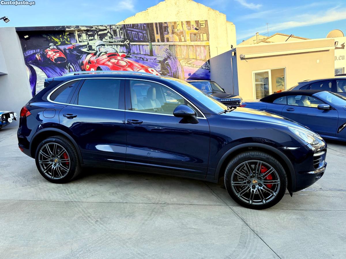 Porsche Cayenne Turbo — fotografia 59