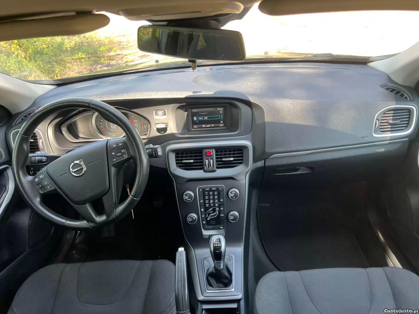 Volvo V40 2.0 d2 momentum — fotografia 7