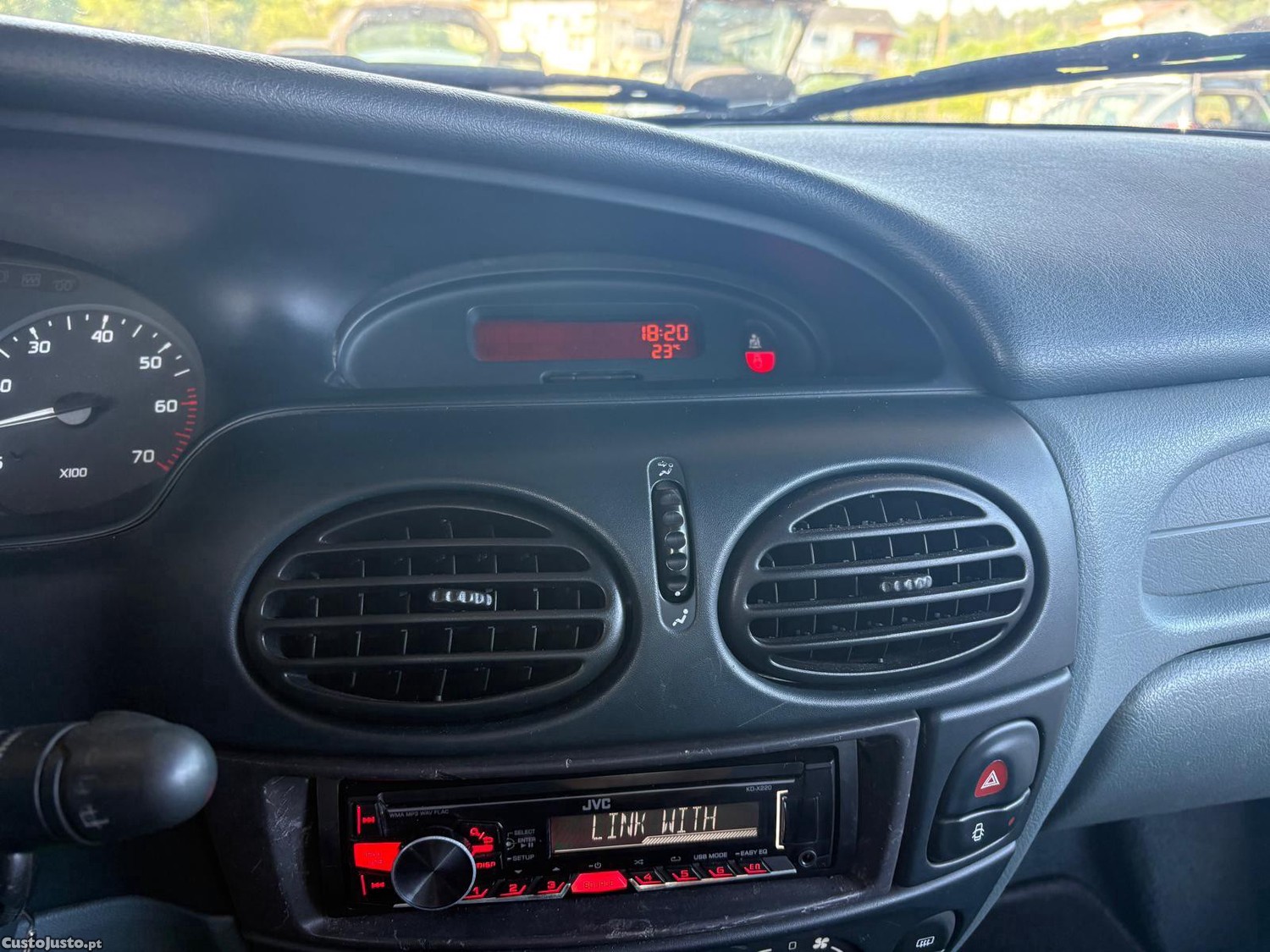Renault Mégane 1.4 Symbol — fotografia 6