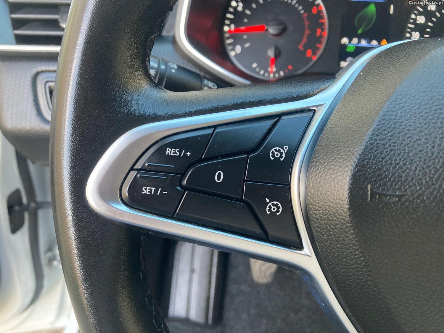 Renault Clio 1.0 TCe Evolution — fotografia 19