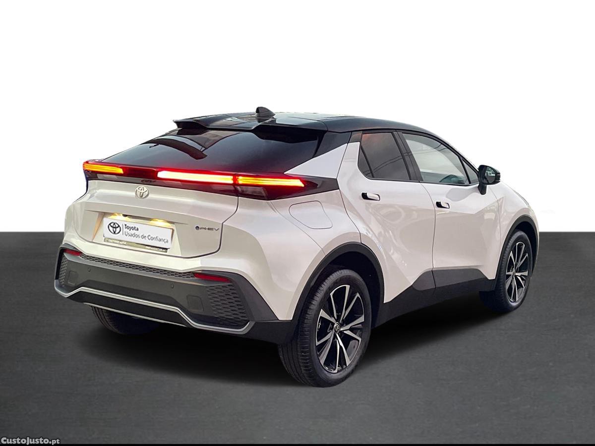 Toyota C-HR 2.0 HDF Plug-in Square Collection — fotografia 2