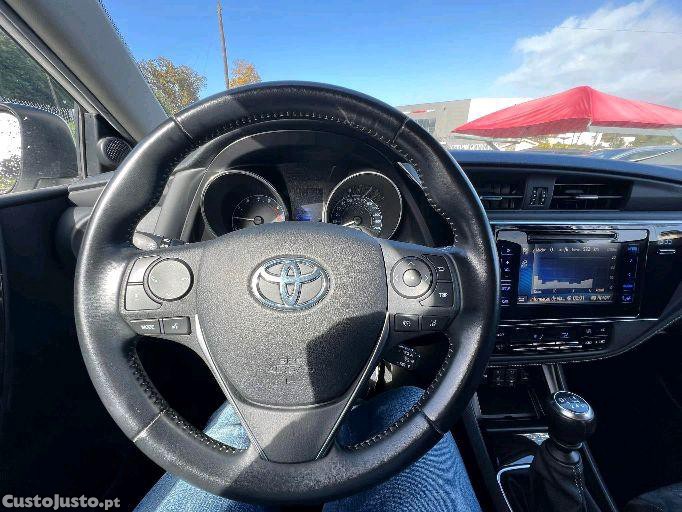Toyota Auris 1.2 Turbo — fotografia 2
