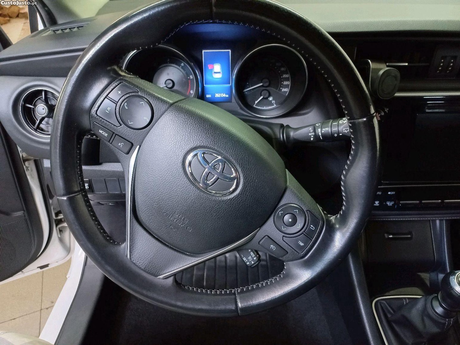 Toyota Auris Confort + pack — fotografia 4