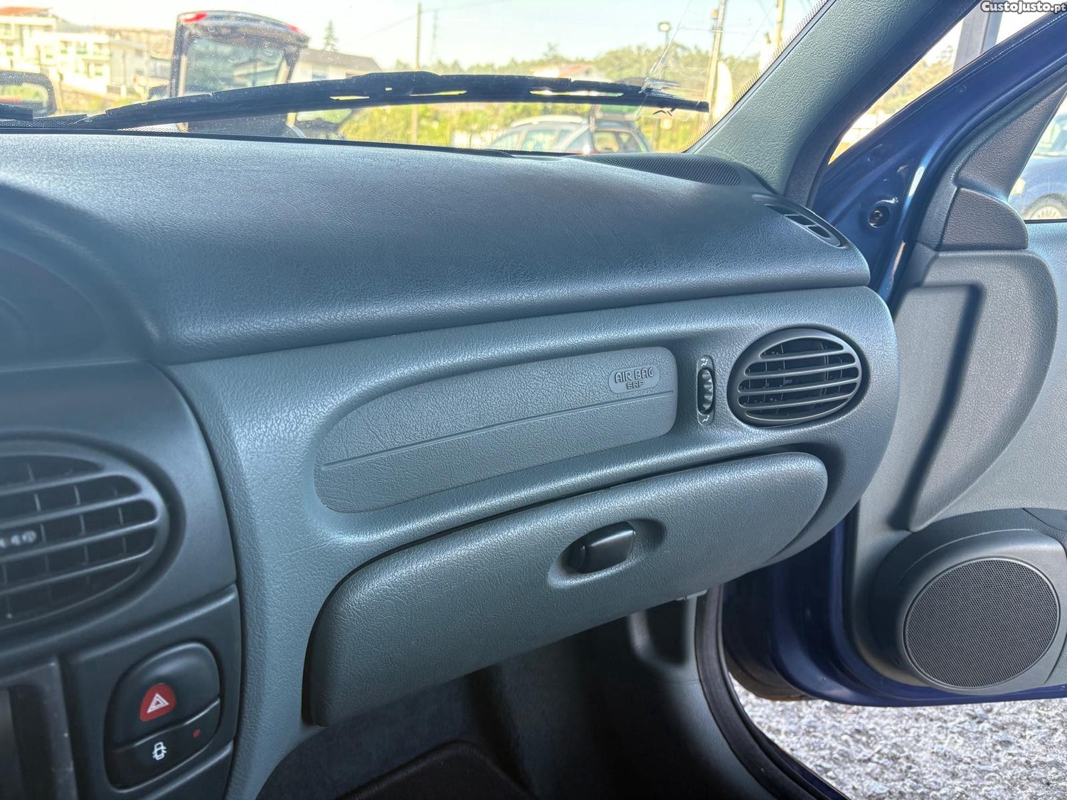 Renault Mégane 1.4 Symbol — fotografia 3