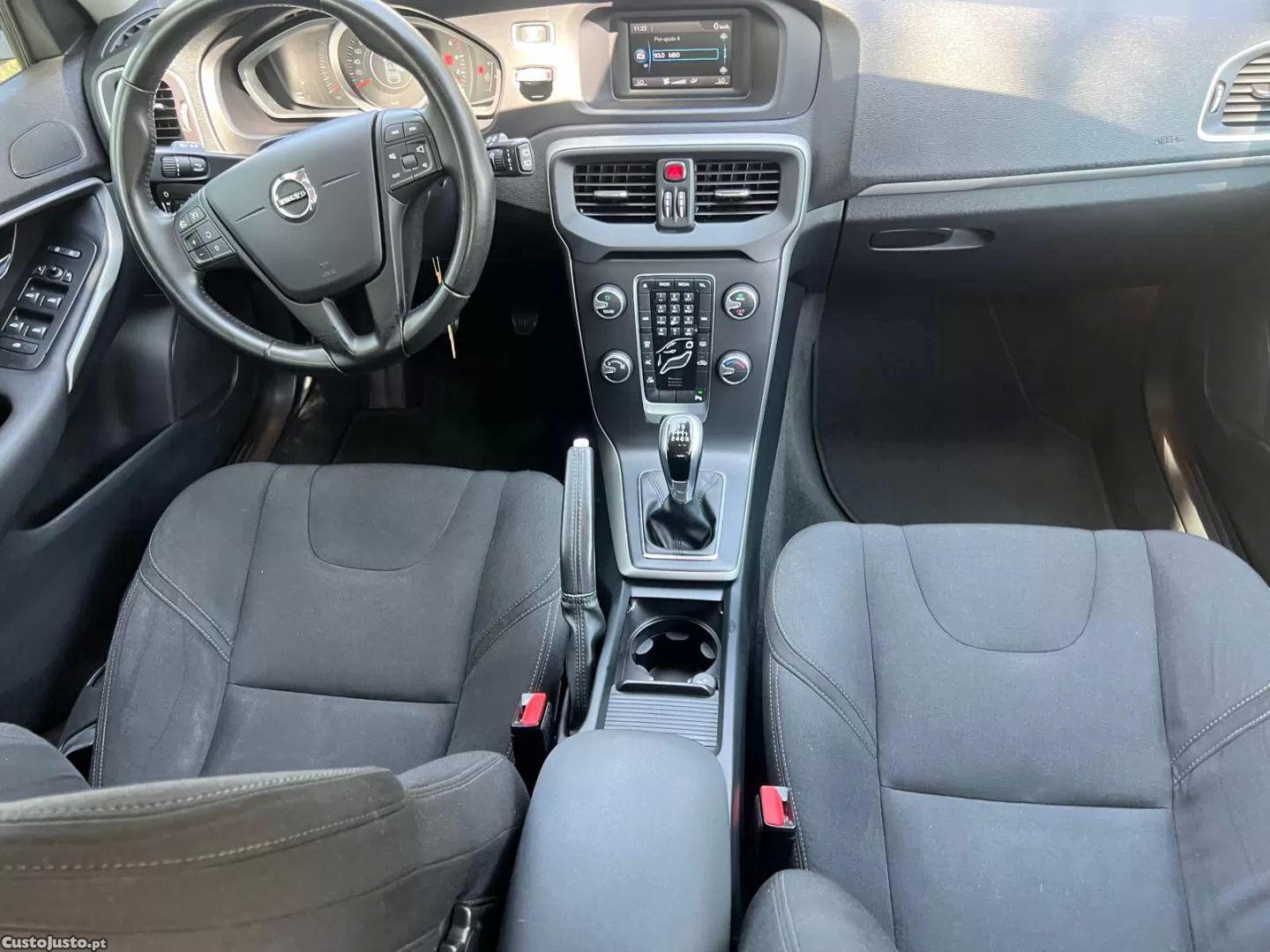 Volvo V40 2.0 d2 momentum — fotografia 15