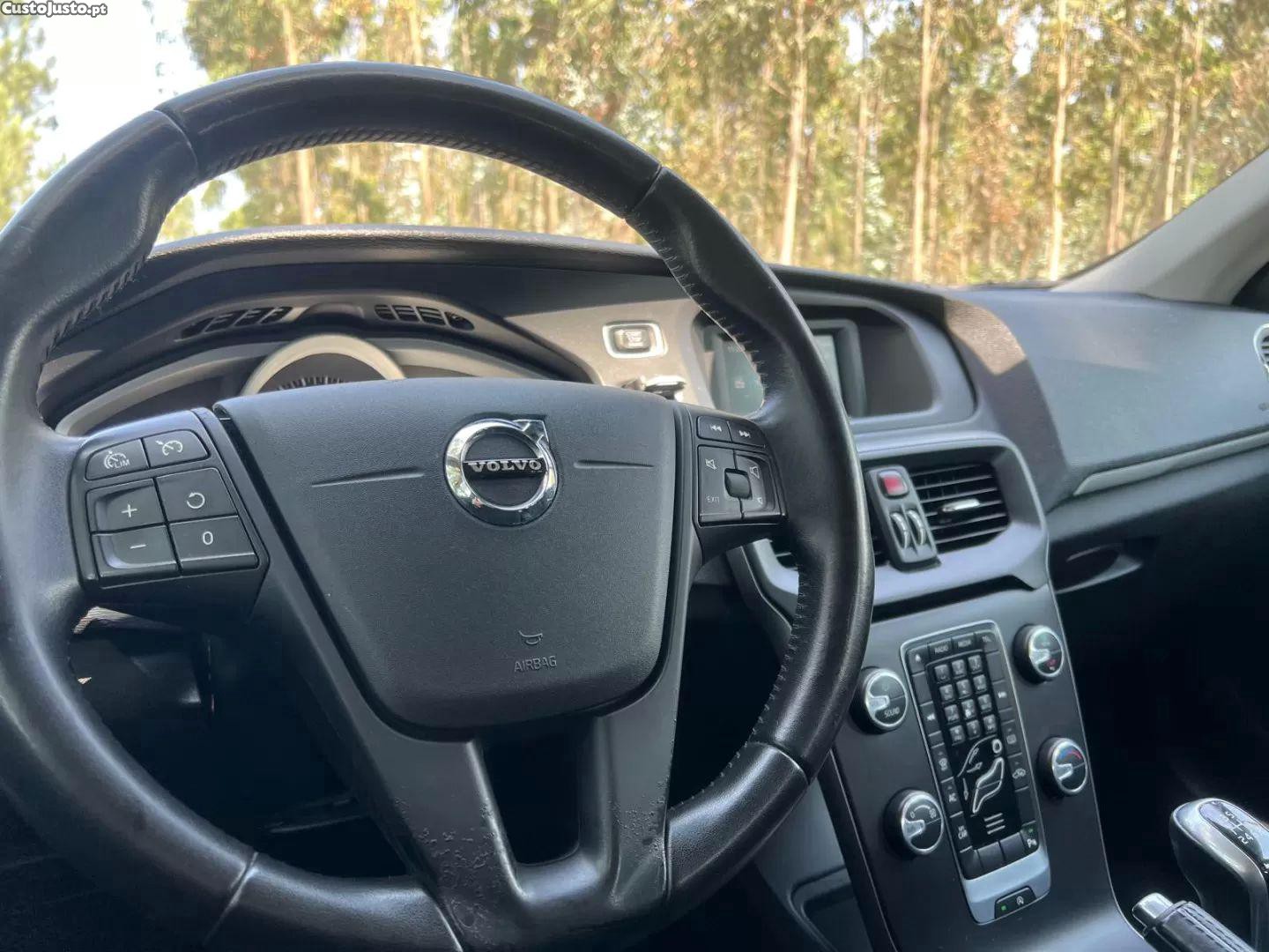 Volvo V40 2.0 d2 momentum — fotografia 5