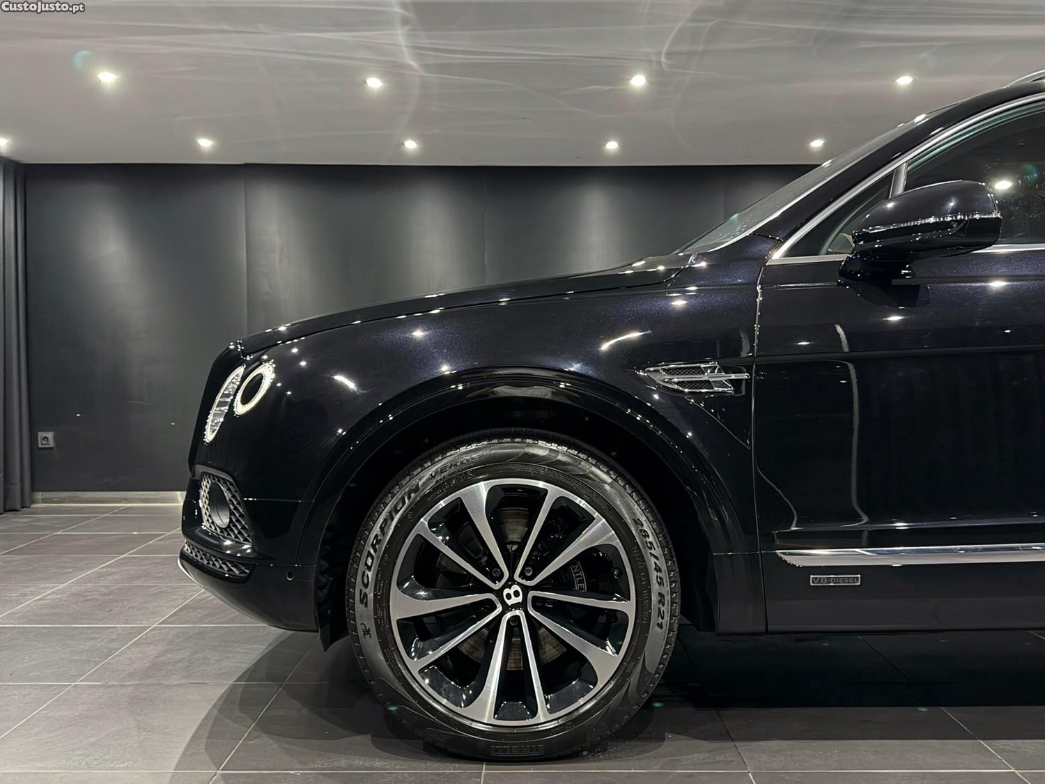 Bentley Bentayga 4.0 V8 - 17 — photo 3