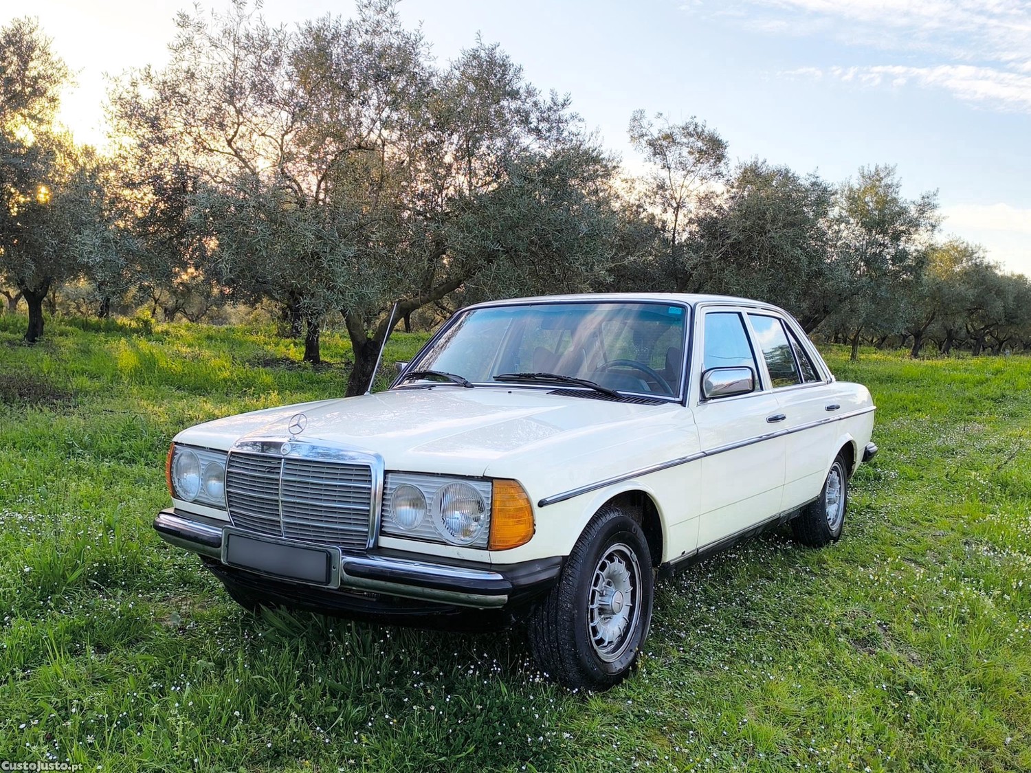 Mercedes-Benz  W123 200D foto 2