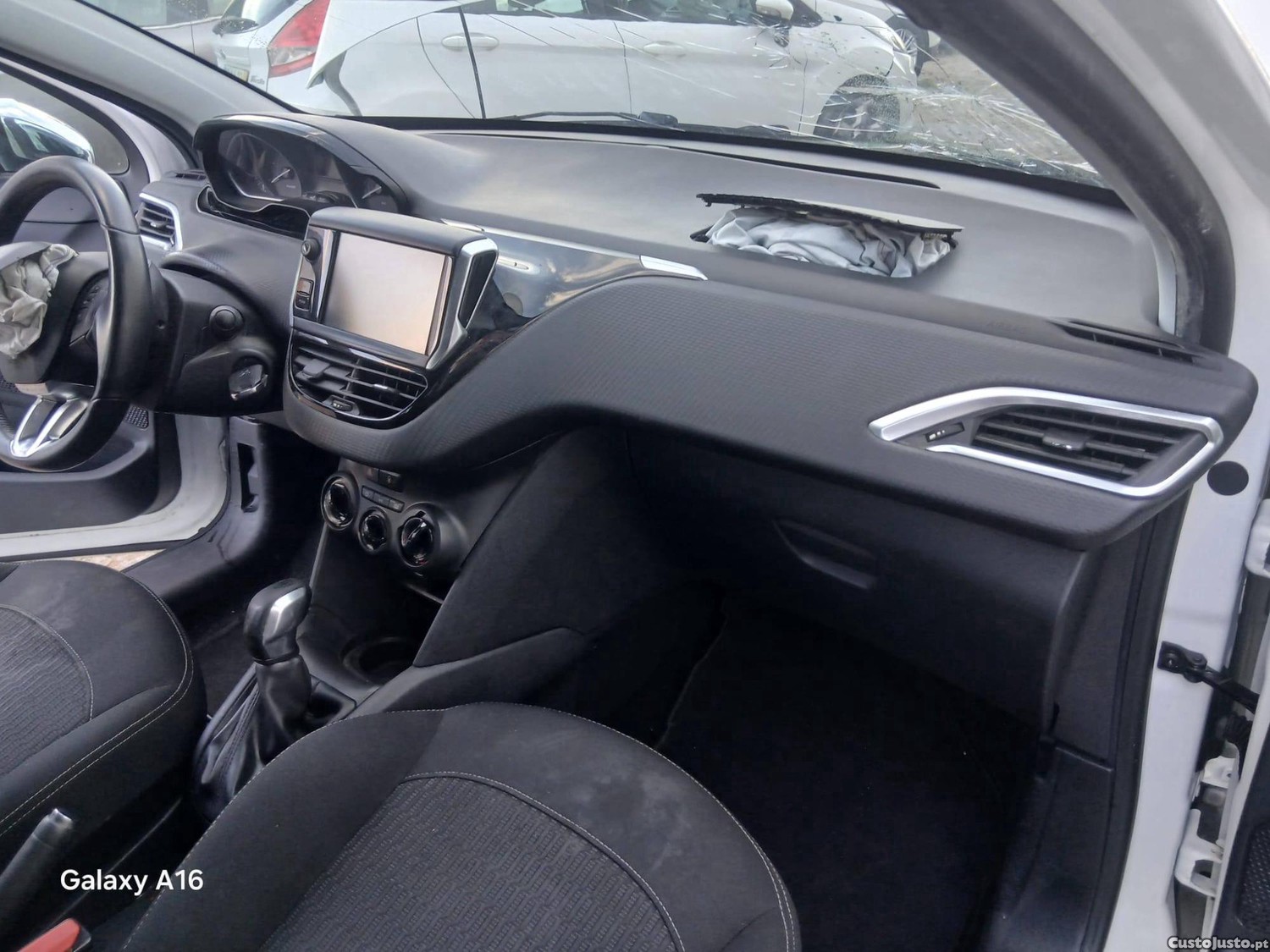 Peugeot 208 1.6 BlueHDi Diesel Nacional - 17 foto 2