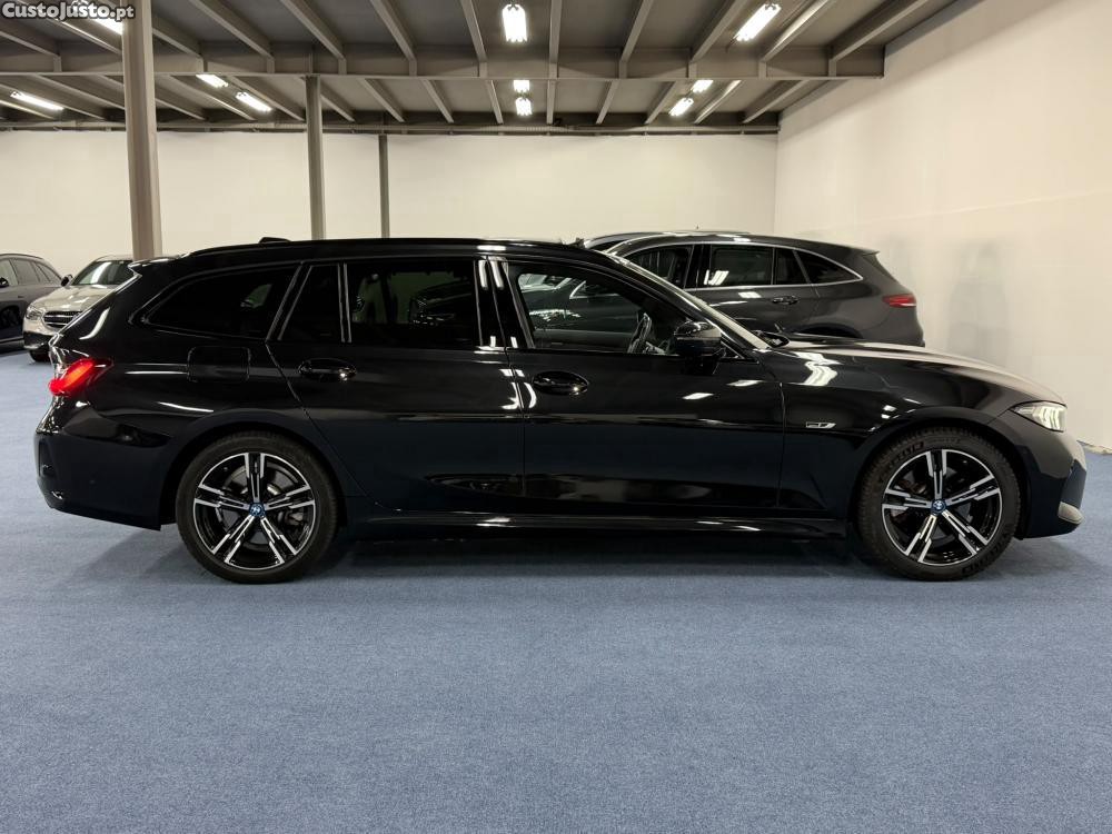 BMW 330 e Touring Pack M Aut — fotografia 23