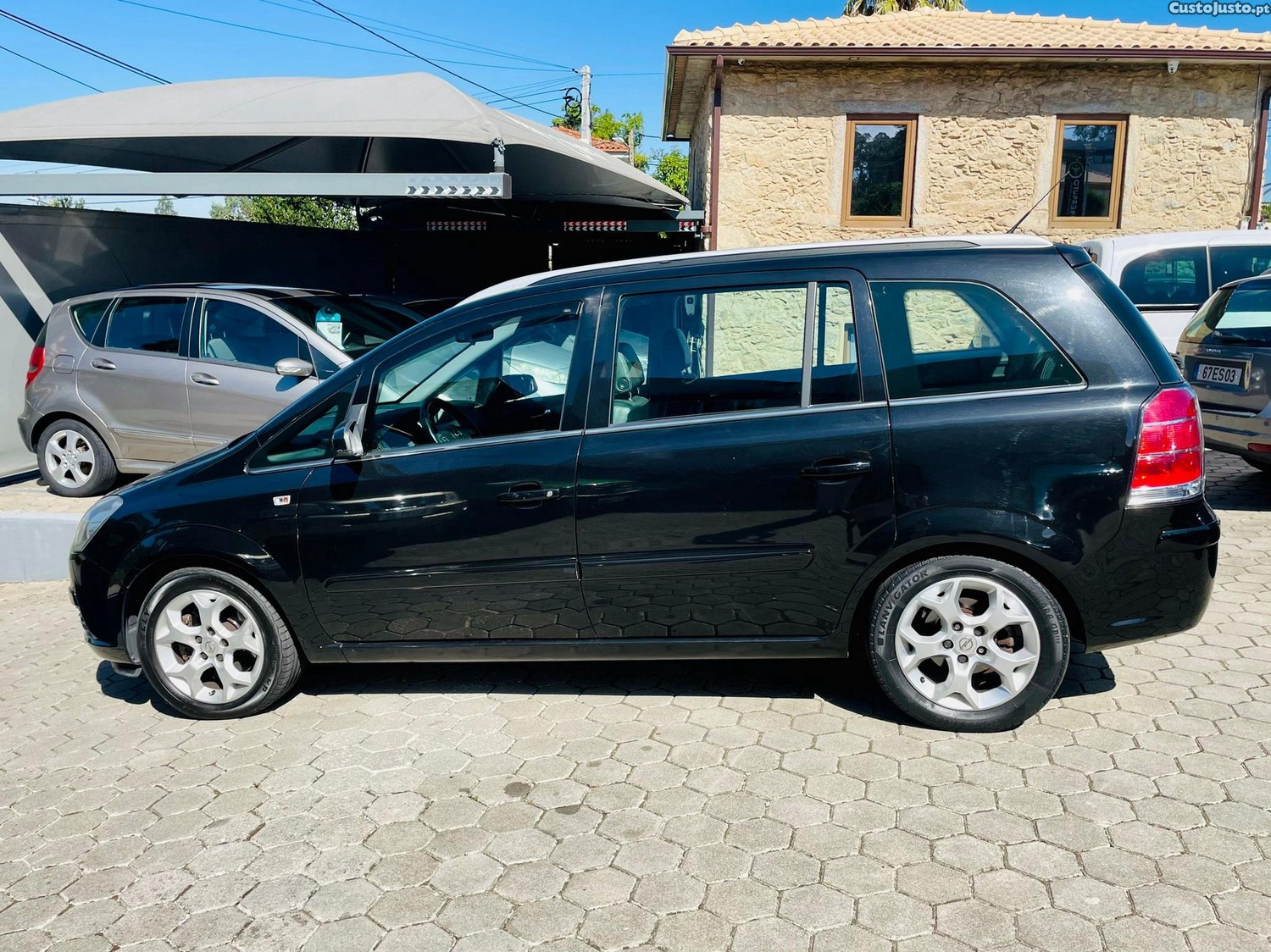 Opel Zafira 1.9 CDTi Cosmo - 05 foto 2