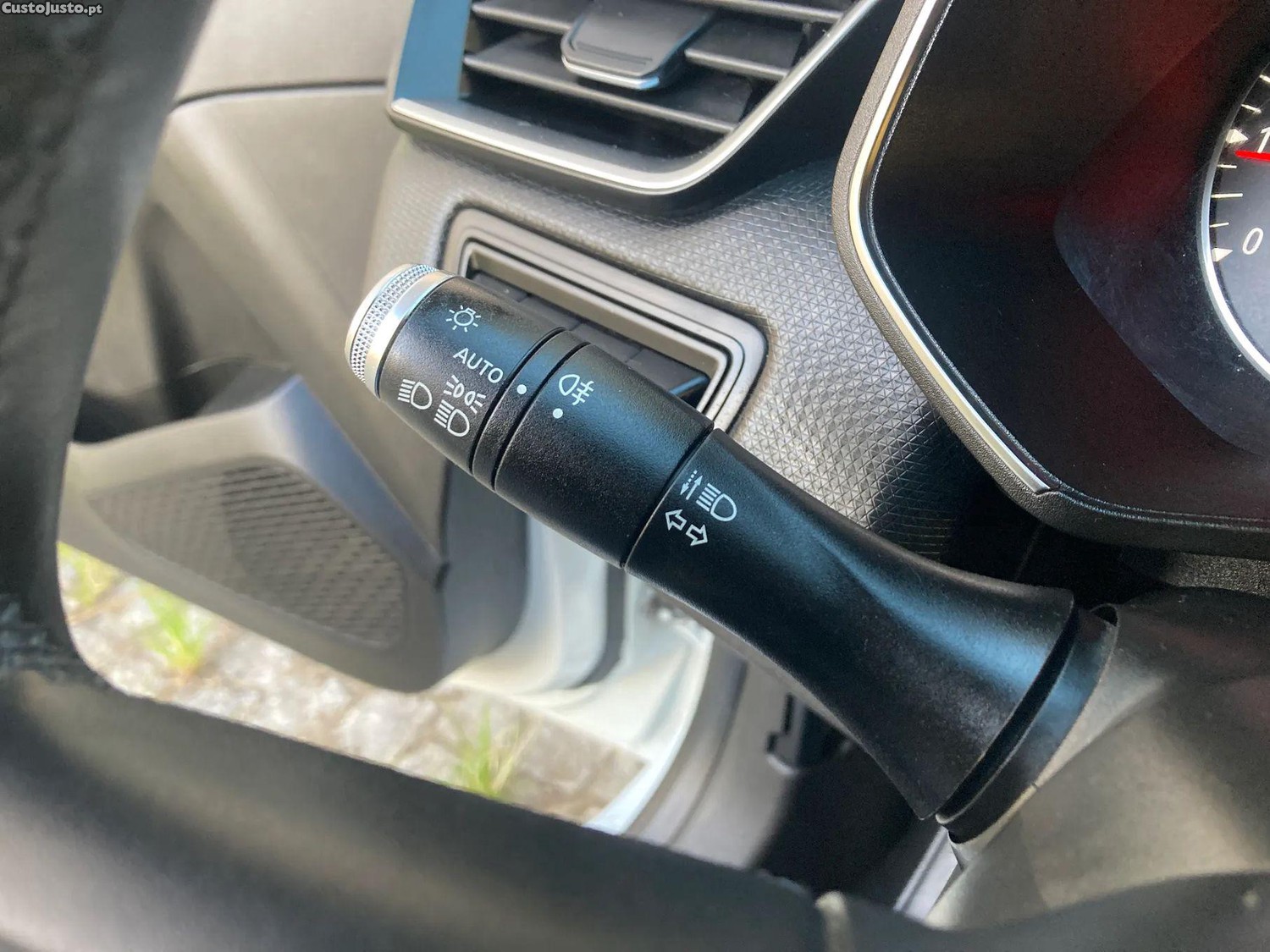 Renault Clio 1.0 TCe Evolution — fotografia 17