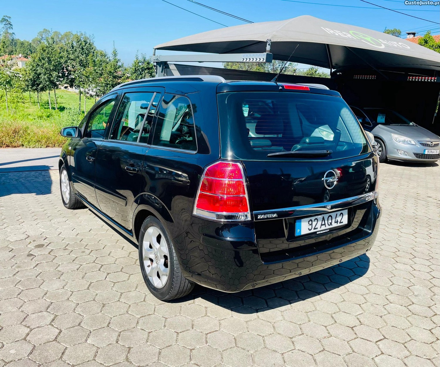 Opel Zafira 1.9 CDTi Cosmo - 05 foto 3